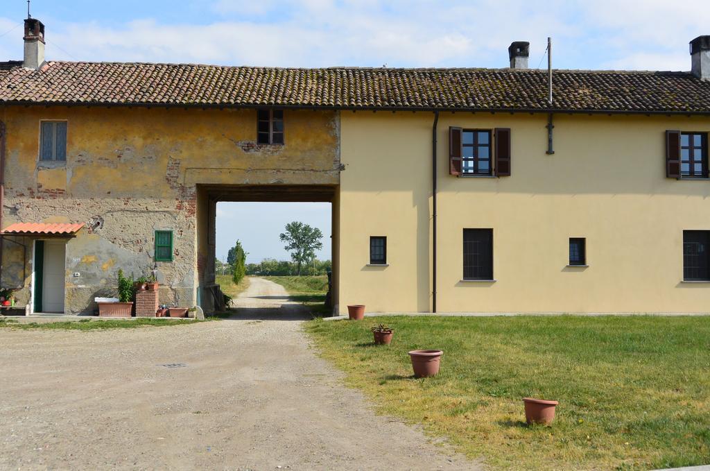 Agriturismo Cascina Mora Pavia Luaran gambar