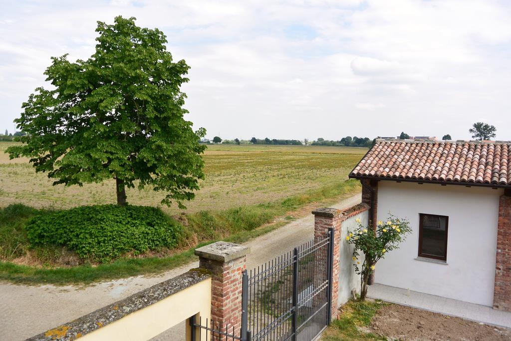 Agriturismo Cascina Mora Pavia Luaran gambar